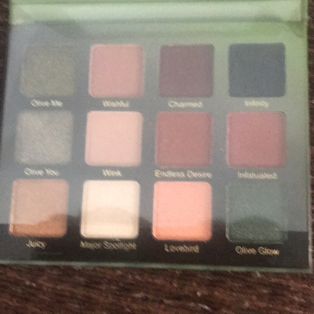 Eye shadow palette
